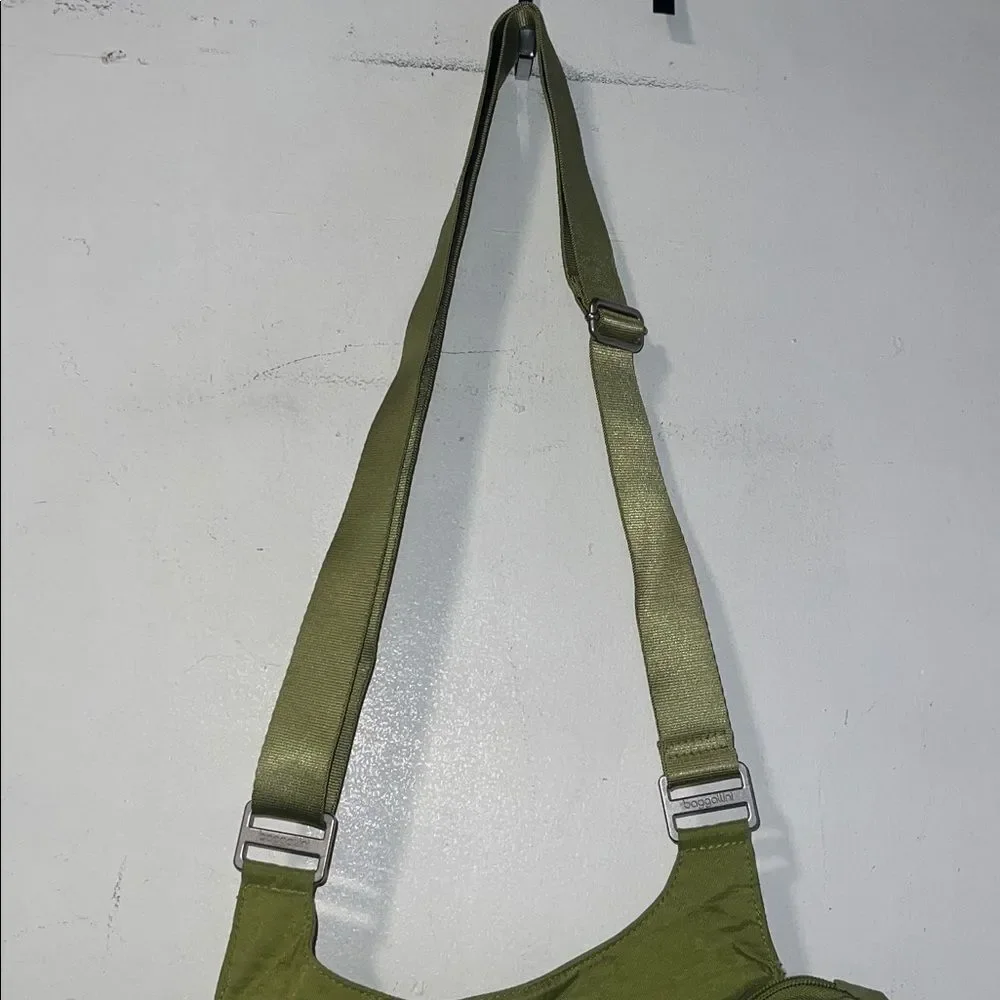 BAGGALLINI Lime Green Big Zipper Crossbody Purse